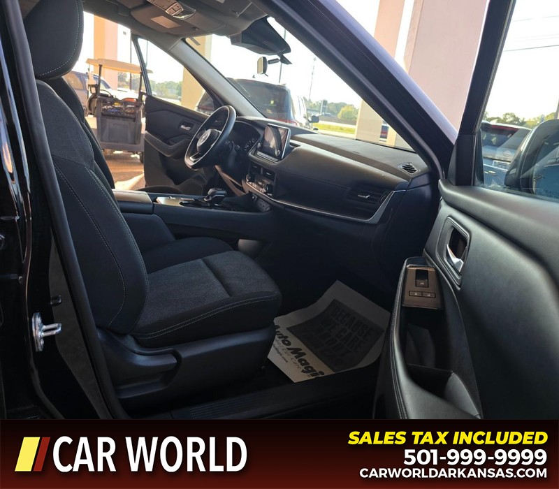 Nissan Rogue Vehicle Full-screen Gallery Image 11