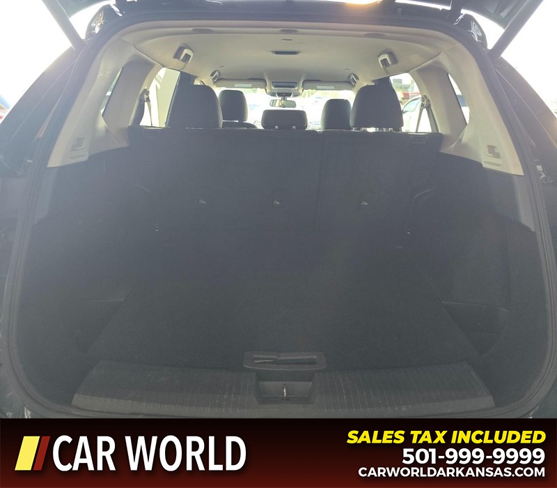 Nissan Rogue Vehicle Full-screen Gallery Image 13
