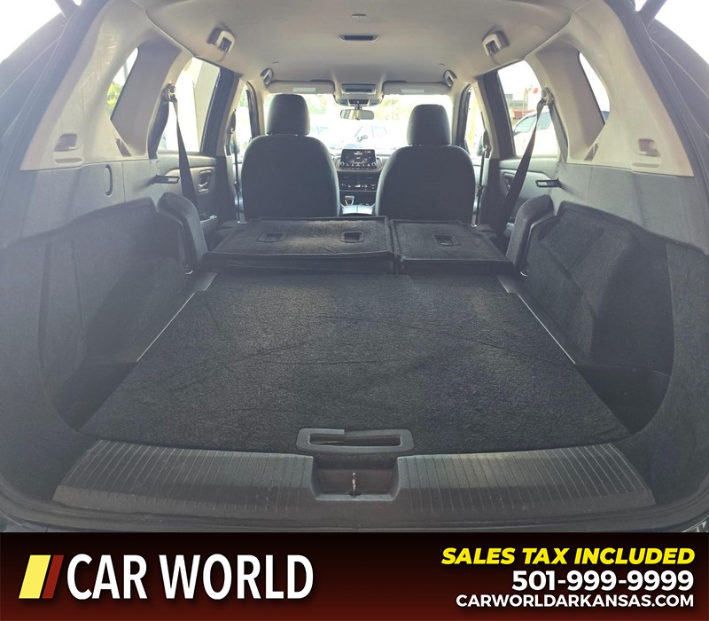 Nissan Rogue Vehicle Full-screen Gallery Image 14