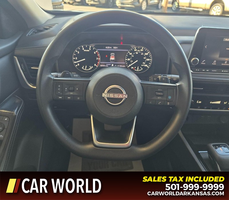 Nissan Rogue Vehicle Full-screen Gallery Image 15