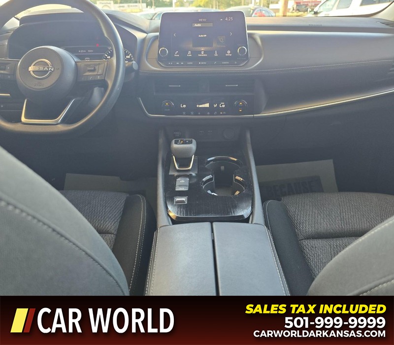 Nissan Rogue Vehicle Full-screen Gallery Image 18