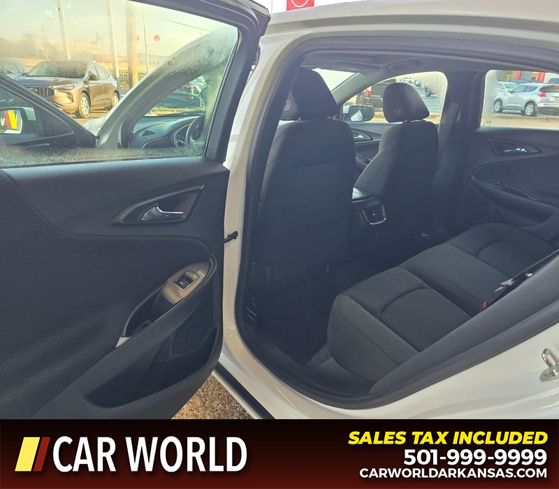 Chevrolet Malibu Vehicle Full-screen Gallery Image 9