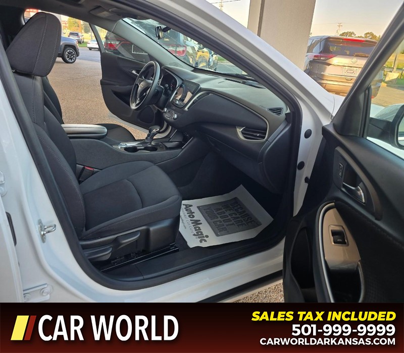 Chevrolet Malibu Vehicle Full-screen Gallery Image 11