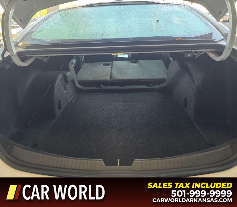 Chevrolet Malibu Vehicle Full-screen Gallery Image 14