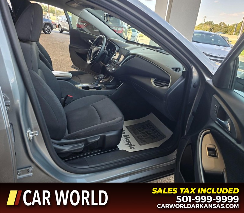 Chevrolet Malibu Vehicle Full-screen Gallery Image 11
