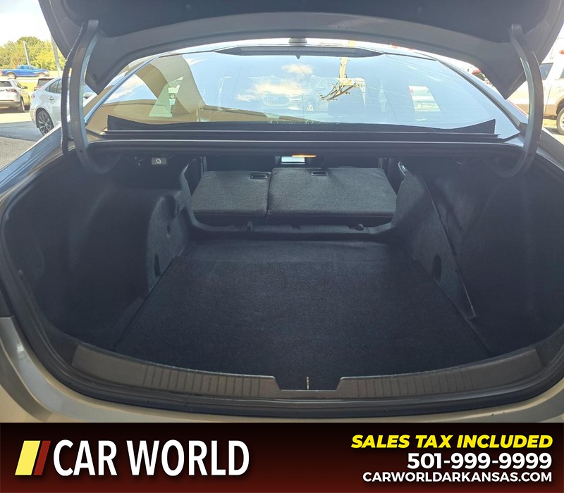 Chevrolet Malibu Vehicle Full-screen Gallery Image 14