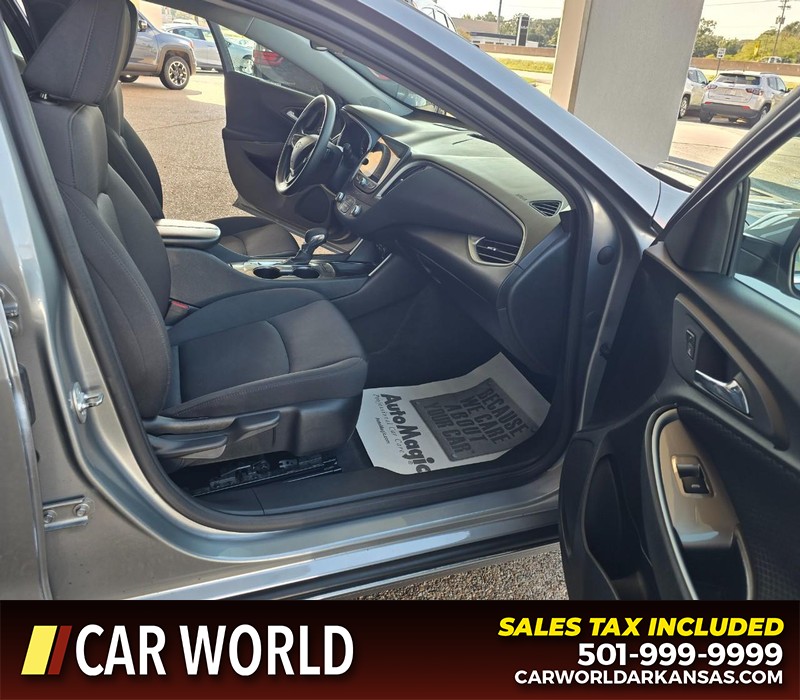Chevrolet Malibu Vehicle Full-screen Gallery Image 11