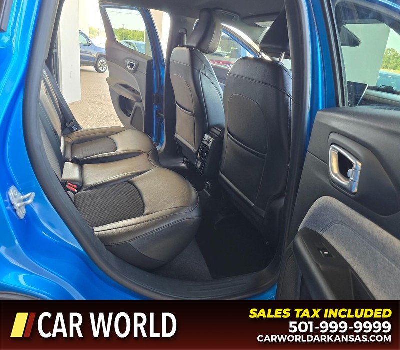 Jeep Compass Vehicle Full-screen Gallery Image 12