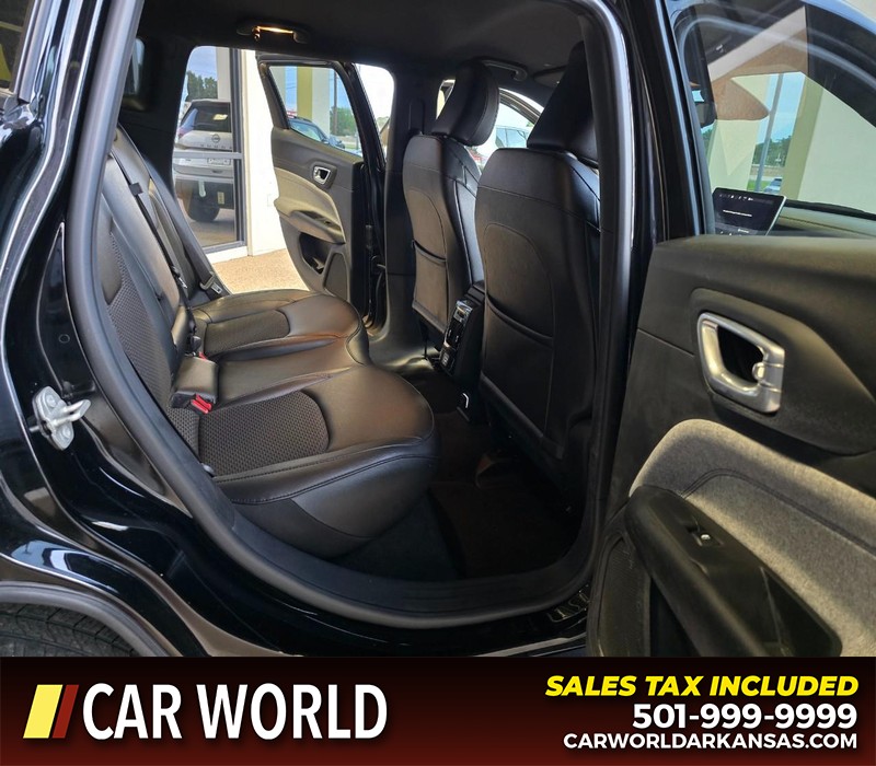Jeep Compass Vehicle Full-screen Gallery Image 12