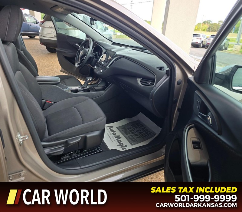 Chevrolet Malibu Vehicle Full-screen Gallery Image 11