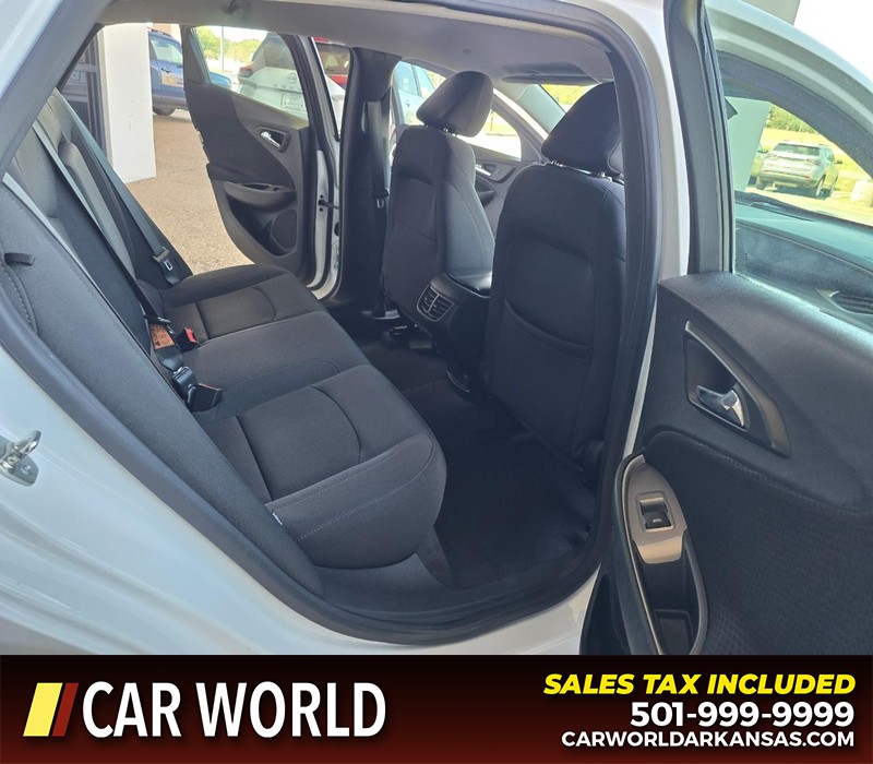 Chevrolet Malibu Vehicle Full-screen Gallery Image 12