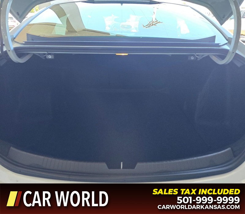 Chevrolet Malibu Vehicle Full-screen Gallery Image 13