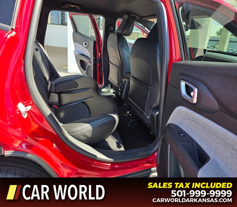 Jeep Compass Vehicle Full-screen Gallery Image 12