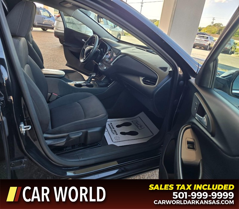 Chevrolet Malibu Vehicle Full-screen Gallery Image 11