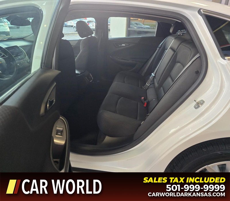 Chevrolet Malibu Vehicle Full-screen Gallery Image 10