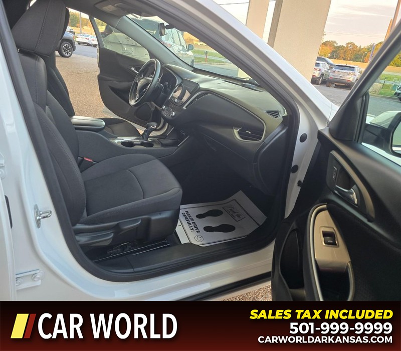 Chevrolet Malibu Vehicle Full-screen Gallery Image 11