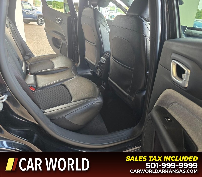 Jeep Compass Vehicle Full-screen Gallery Image 12