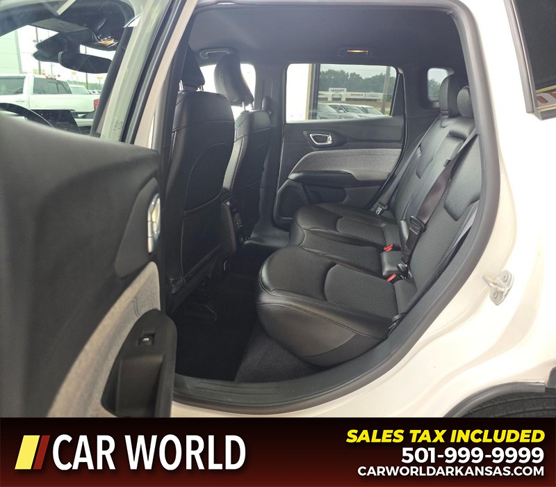 Jeep Compass Vehicle Full-screen Gallery Image 10