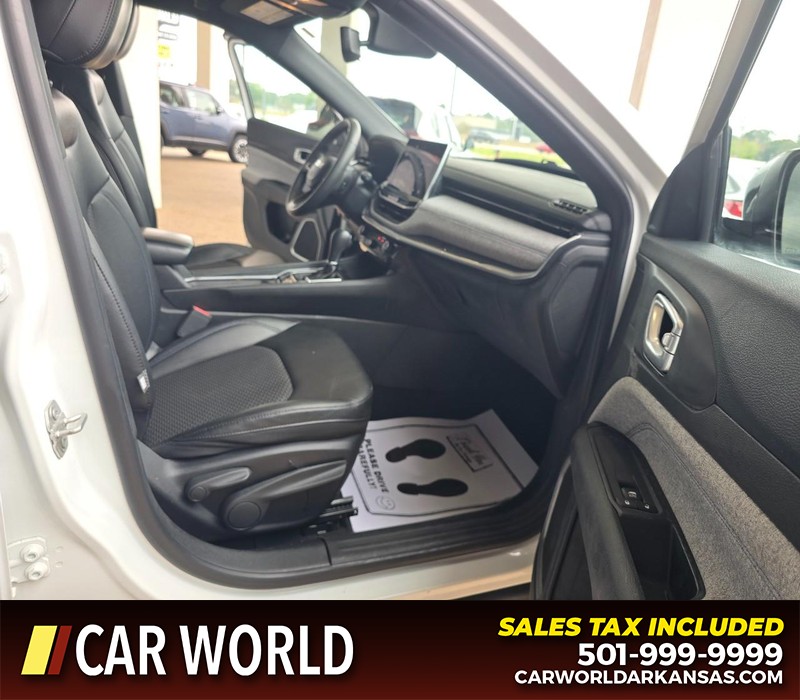 Jeep Compass Vehicle Full-screen Gallery Image 11