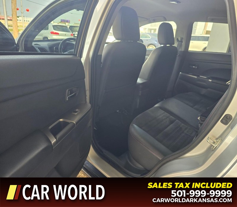 Mitsubishi Outlander Sport Vehicle Full-screen Gallery Image 9