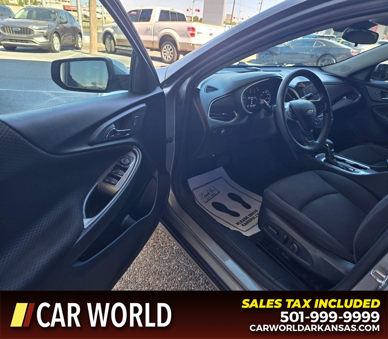 Chevrolet Malibu Vehicle Full-screen Gallery Image 7