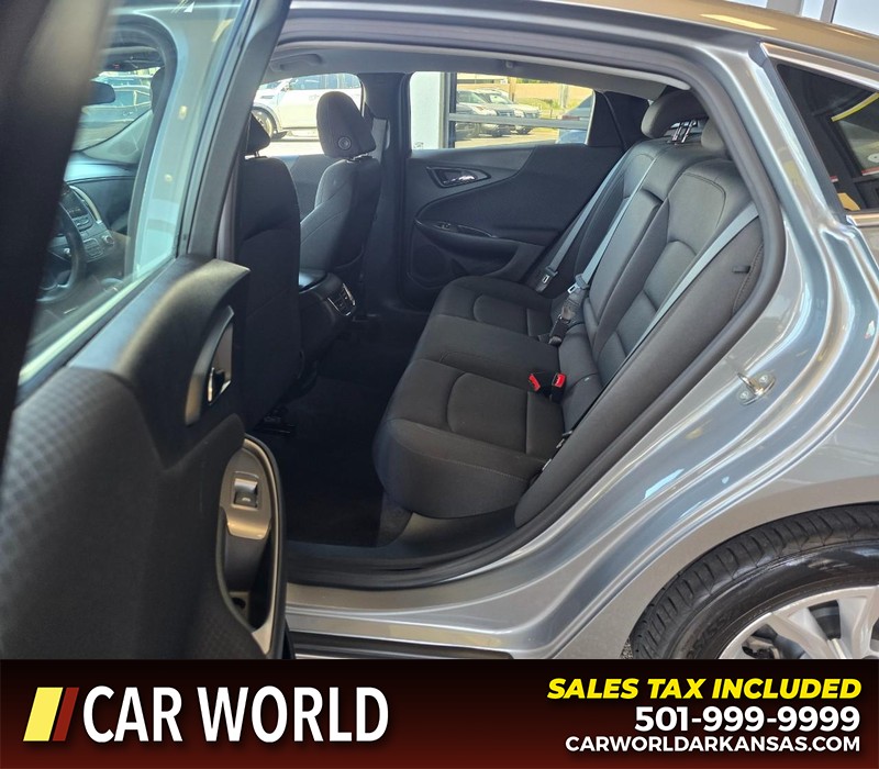 Chevrolet Malibu Vehicle Full-screen Gallery Image 10
