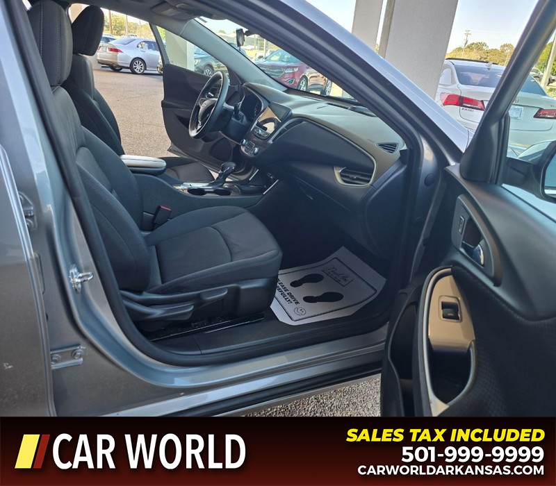 Chevrolet Malibu Vehicle Full-screen Gallery Image 11