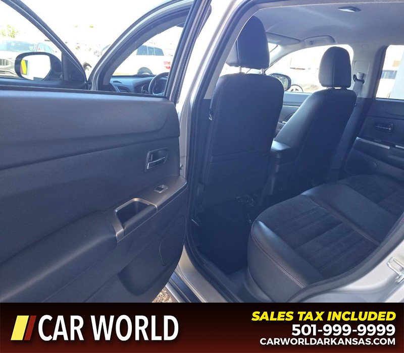 Mitsubishi Outlander Sport Vehicle Full-screen Gallery Image 9