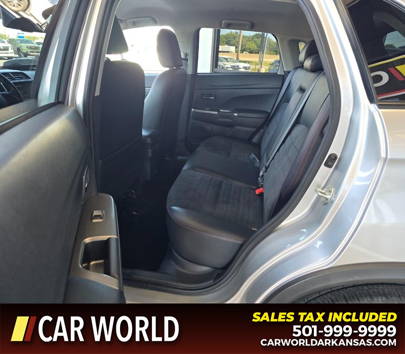 Mitsubishi Outlander Sport Vehicle Full-screen Gallery Image 10