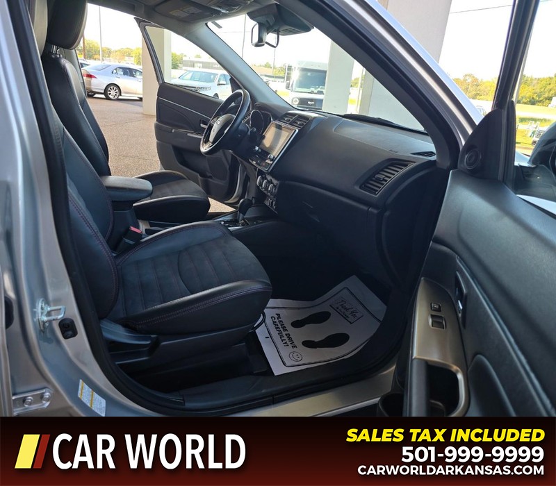 Mitsubishi Outlander Sport Vehicle Full-screen Gallery Image 11