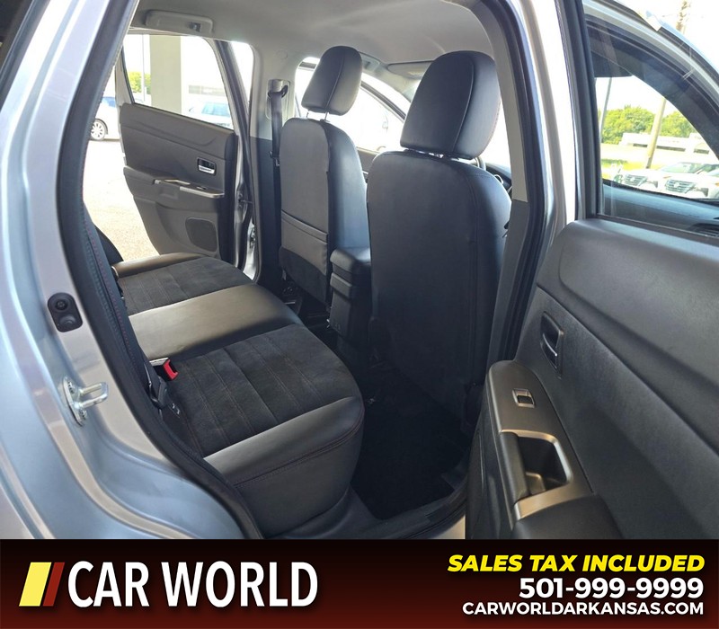 Mitsubishi Outlander Sport Vehicle Full-screen Gallery Image 12
