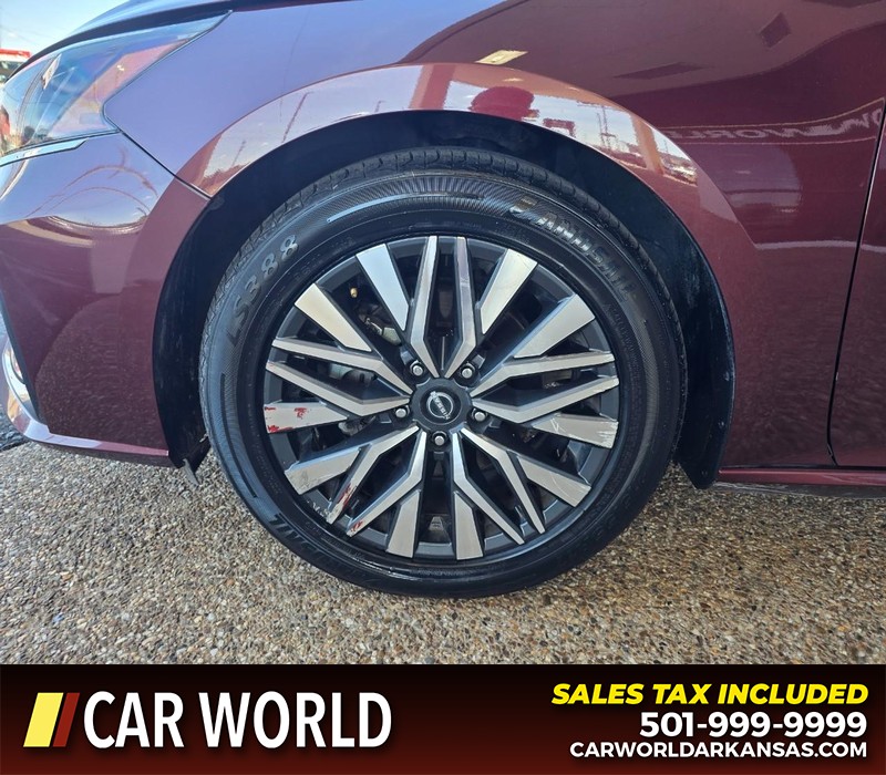 Nissan Altima Vehicle Full-screen Gallery Image 6