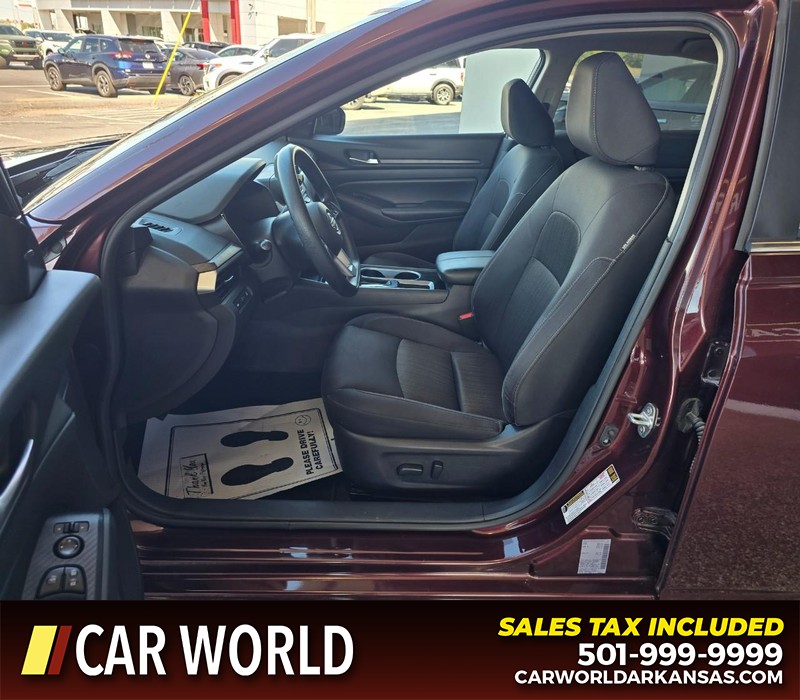 Nissan Altima Vehicle Full-screen Gallery Image 8