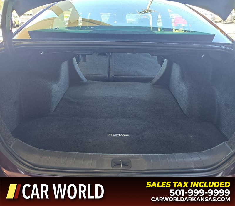 Nissan Altima Vehicle Full-screen Gallery Image 14