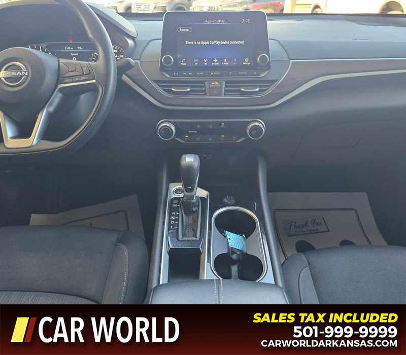 Nissan Altima Vehicle Full-screen Gallery Image 18