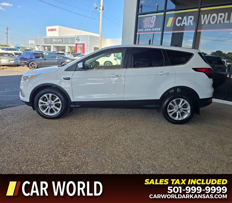 Ford Escape Vehicle Full-screen Gallery Image 4