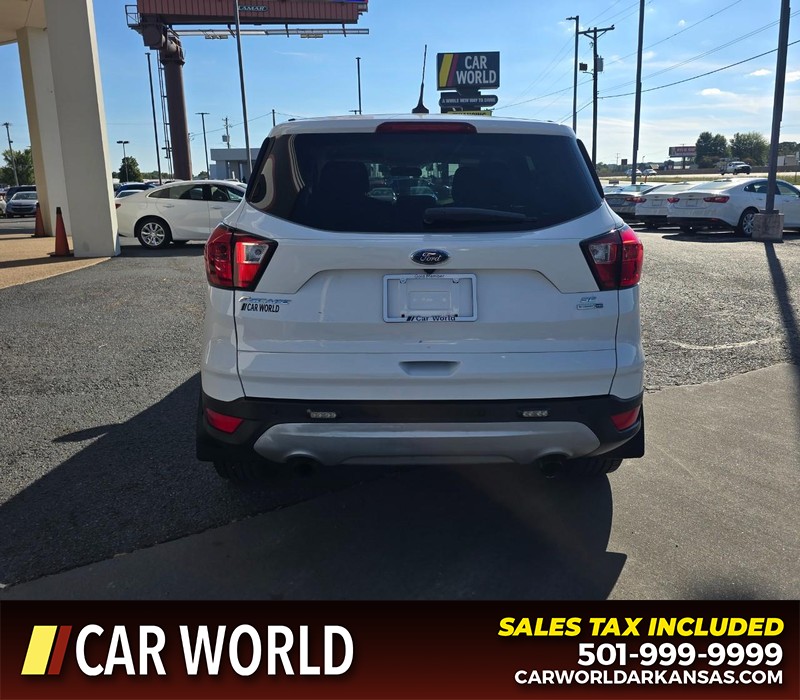 Ford Escape Vehicle Full-screen Gallery Image 5
