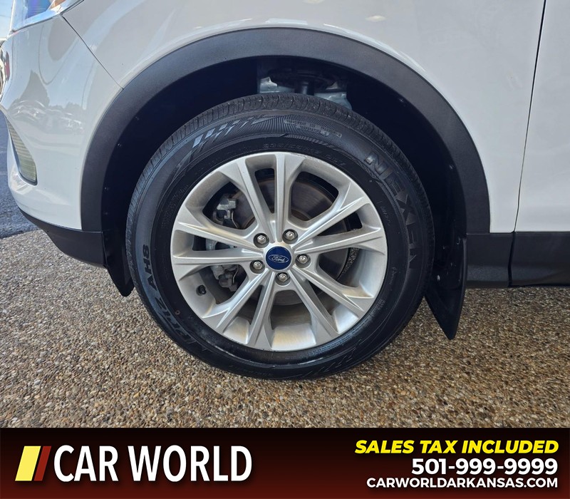 Ford Escape Vehicle Full-screen Gallery Image 6