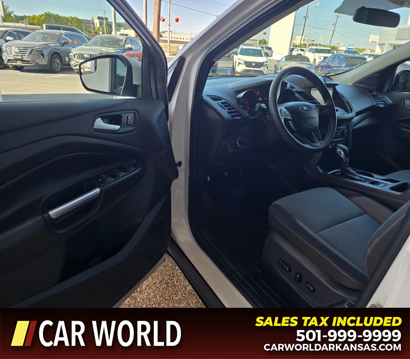 Ford Escape Vehicle Full-screen Gallery Image 7