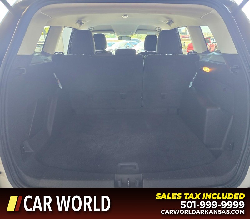 Ford Escape Vehicle Full-screen Gallery Image 13