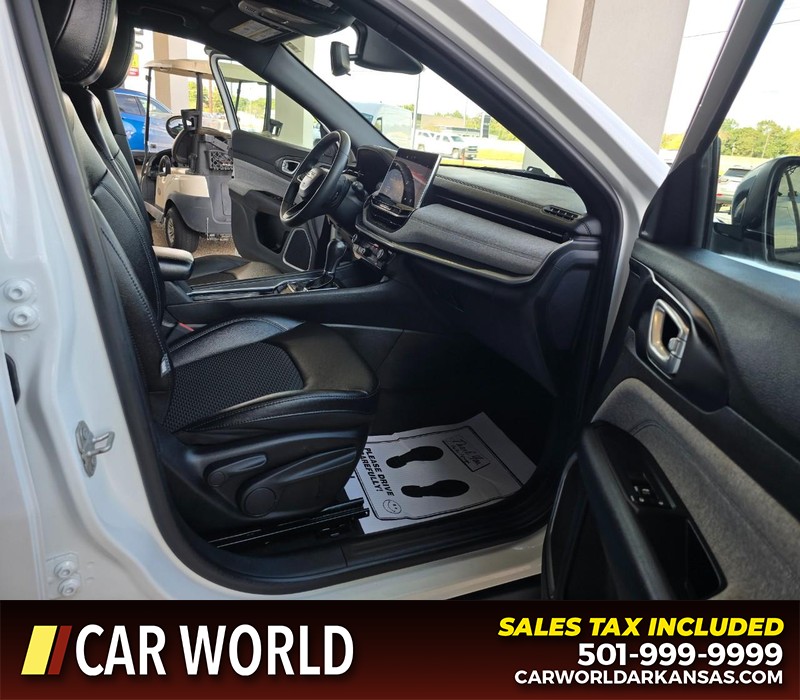 Jeep Compass Vehicle Full-screen Gallery Image 11