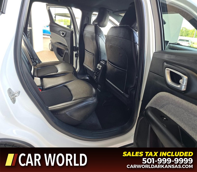 Jeep Compass Vehicle Full-screen Gallery Image 12
