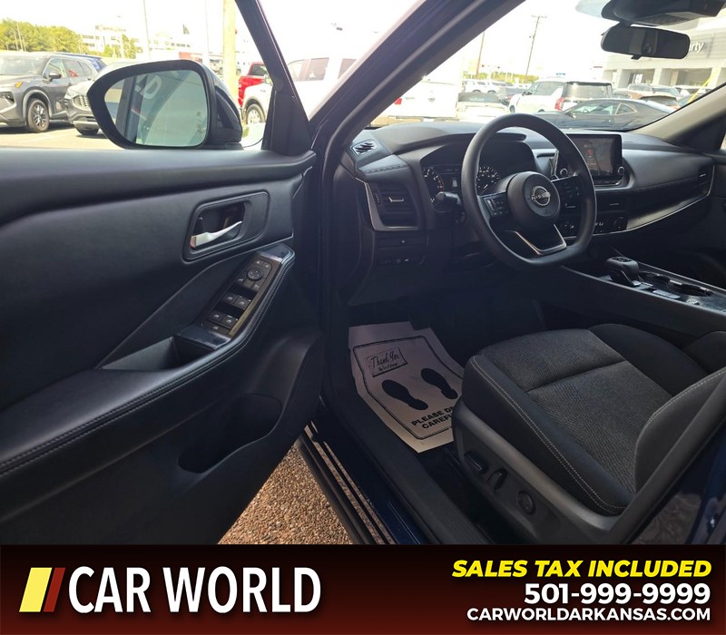 Nissan Rogue Vehicle Full-screen Gallery Image 7