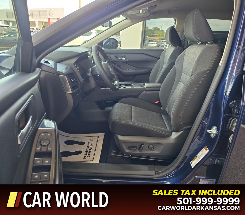 Nissan Rogue Vehicle Full-screen Gallery Image 8