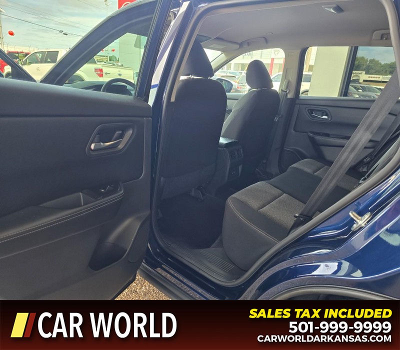 Nissan Rogue Vehicle Full-screen Gallery Image 9