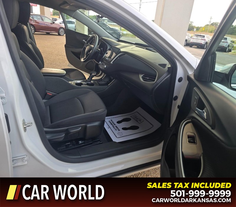 Chevrolet Malibu Vehicle Full-screen Gallery Image 11