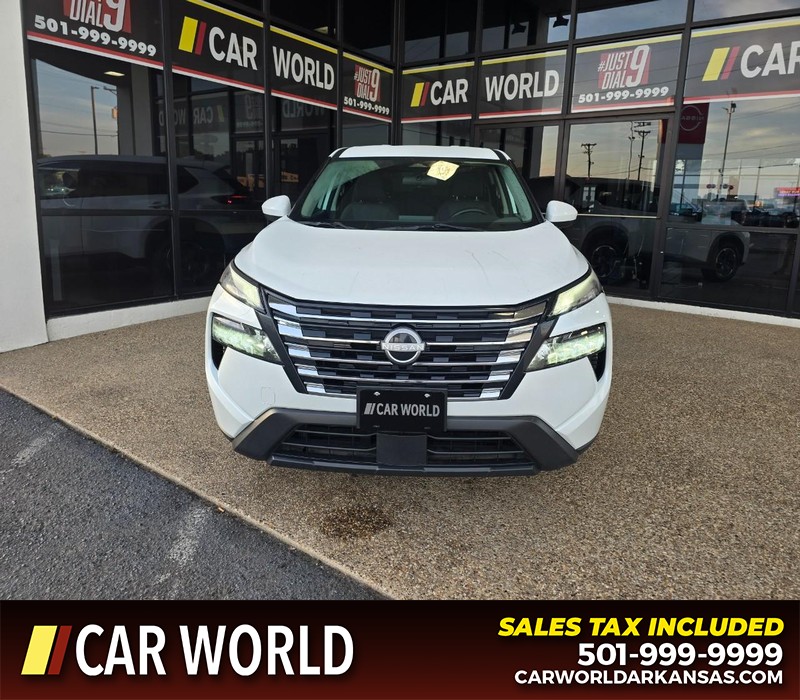 Nissan Rogue Vehicle Full-screen Gallery Image 2