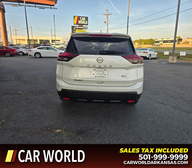 Nissan Rogue Vehicle Full-screen Gallery Image 5