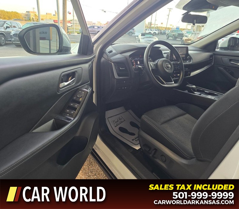 Nissan Rogue Vehicle Full-screen Gallery Image 7