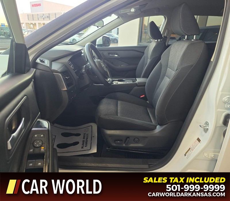 Nissan Rogue Vehicle Full-screen Gallery Image 8